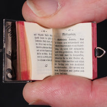 Load image into Gallery viewer, Kleinste Wiener Kochbuch der Welt, Das. Published by Ohne Ort (Wien), ohne Verlag, O. J. 1905.