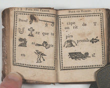 Load image into Gallery viewer, Petit oracle des amans, ou, Les horoscopes de l'amour, mis en rébus : ouvrage dans lequel chacun peut trouver toutes les vérités plaisantes qui le concernent. Castiaux, Libraire. Lille. Circa 1822.