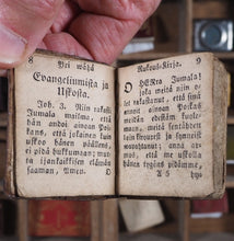 Load image into Gallery viewer, Muutamia Aiaturia ja Kutouria Jumalan Sanast (a selection of garden cuttings from the word of God). >>EARLY FINNISH MINIATURE BOOK<< Date: 1825