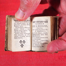 Load image into Gallery viewer, Heures de Cour contenant les sept offices de la semaine. Les 7 pseaumes, Vespres, Hymns & Les Litan avec les Prieres du matin & du soir & les Oraisons devant et apres le Commun. Publication Date: 1676 CONDITION: VERY GOOD