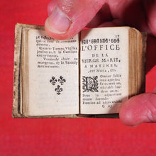 Load image into Gallery viewer, Heures de Cour contenant les sept offices de la semaine. Les 7 pseaumes, Vespres, Hymns & Les Litan avec les Prieres du matin & du soir & les Oraisons devant et apres le Commun. Publication Date: 1676 CONDITION: VERY GOOD
