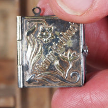 Load image into Gallery viewer, Kleinste Wiener Kochbuch der Welt, Das. >>MINIATURE COOKBOOK<< Publication Date: 1905 CONDITION: VERY GOOD