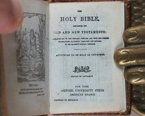 Holy Bible containing Old & New Testaments. New York Oxford University Press. American Branch. 1919. >>Attractively bound  miniature Bible <<