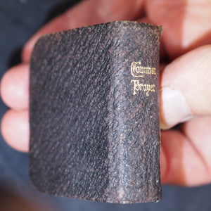 Book of Common Prayer and Administration of the Holy Communion According to the Use of the Church of England. Eyre & Spottiswoode Bible Warehouse Limited. 23, Paternoster Row, E.C. London, Edinburgh and New York. [1903]. Silver plaque.