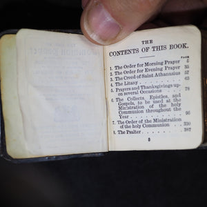 Book of Common Prayer and Administration of the Holy Communion According to the Use of the Church of England. Eyre & Spottiswoode Bible Warehouse Limited. 23, Paternoster Row, E.C. London, Edinburgh and New York. [1903]. Silver plaque.