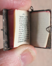 Load image into Gallery viewer, Kleinste Kochbuch der Welt, Das. Vienna. Circa 1900.
