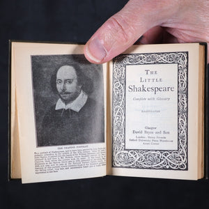 Shakespeare, William. Little Shakespeare. Complete with Glossary. Bryce, David & Son. Glasgow. 1908.