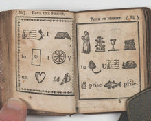 Load image into Gallery viewer, Petit oracle des amans, ou, Les horoscopes de l'amour, mis en rébus : ouvrage dans lequel chacun peut trouver toutes les vérités plaisantes qui le concernent. Castiaux, Libraire. Lille. Circa 1822.
