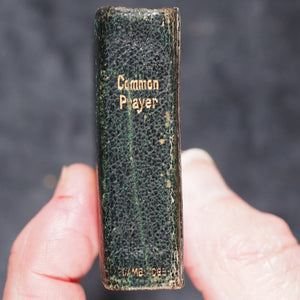 Book of Common Prayer and Administration of the Holy Communion. Cambridge University Press Warehouse, Fetter Lane. E.C. London. London. No date (1905). Silver plaque.