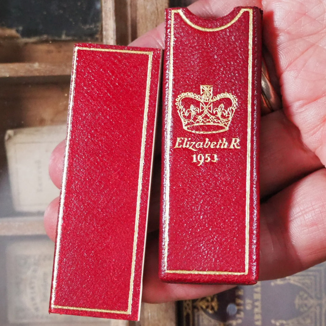 Queen Elizabeth ii. E.R. Coronation Souvenir Memo Book. >>MINIATURE 
